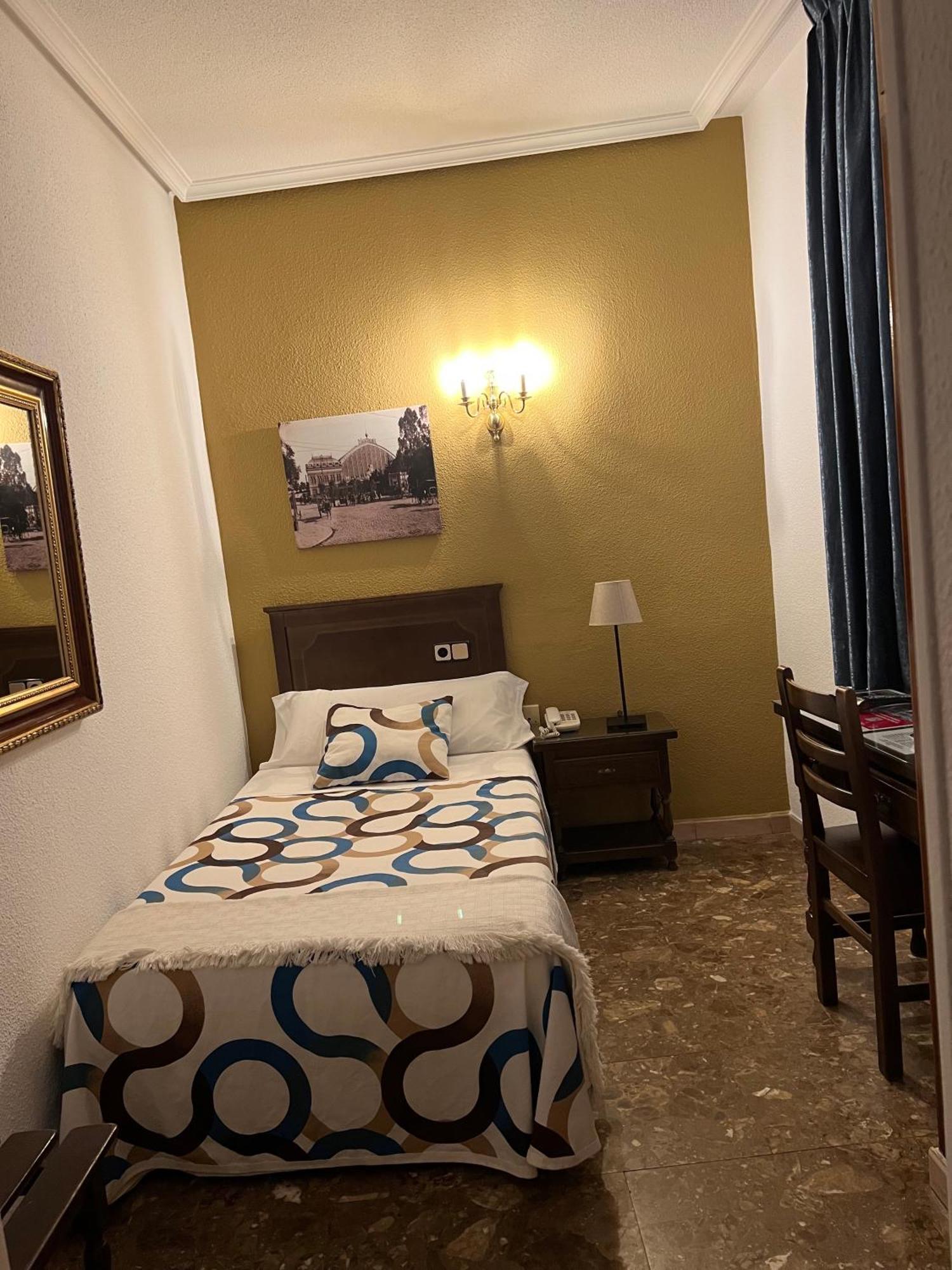Hostal Sonsoles Madrid-Centro Luaran gambar